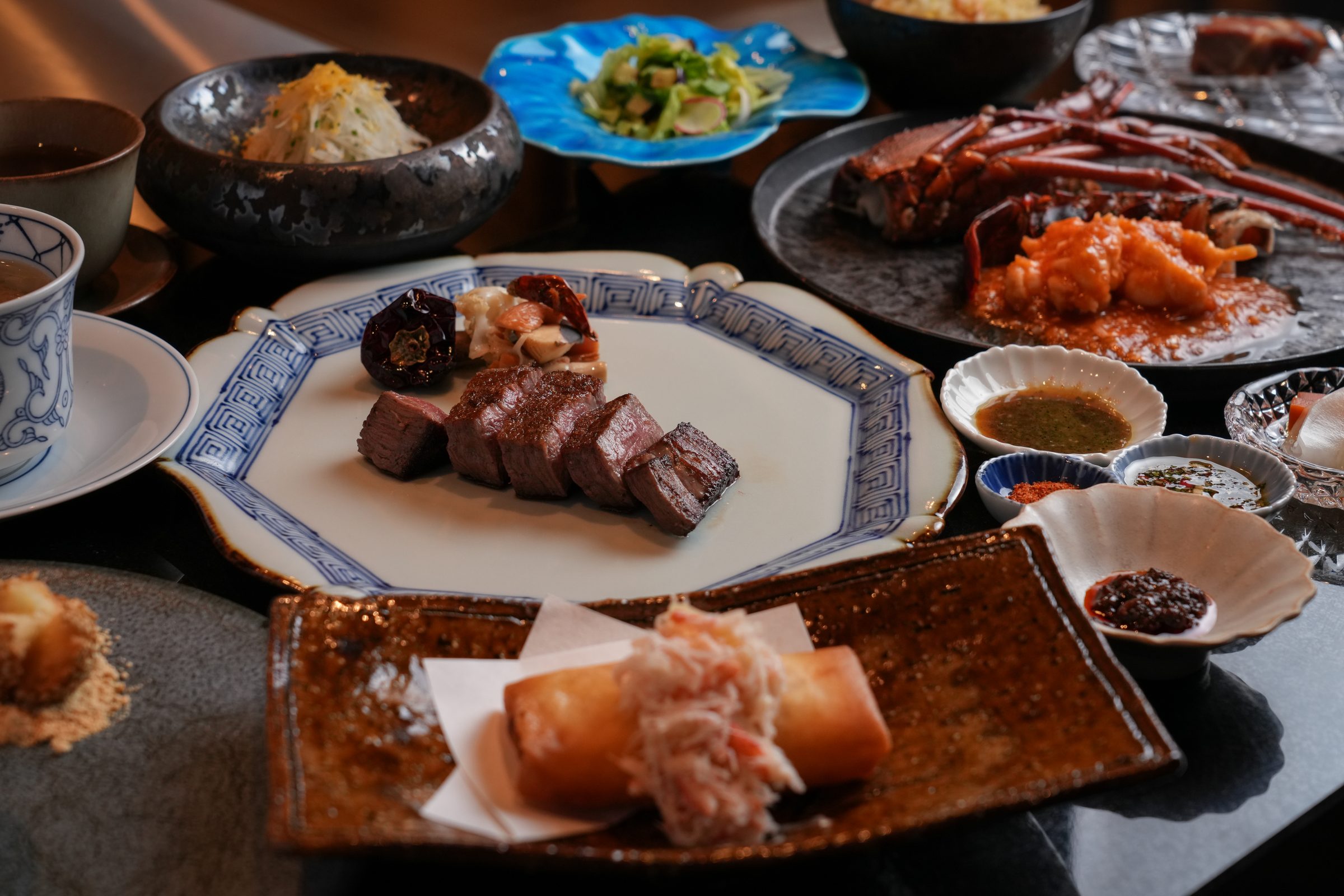 黒毛和牛と伊勢海老を中心としたコース料理
